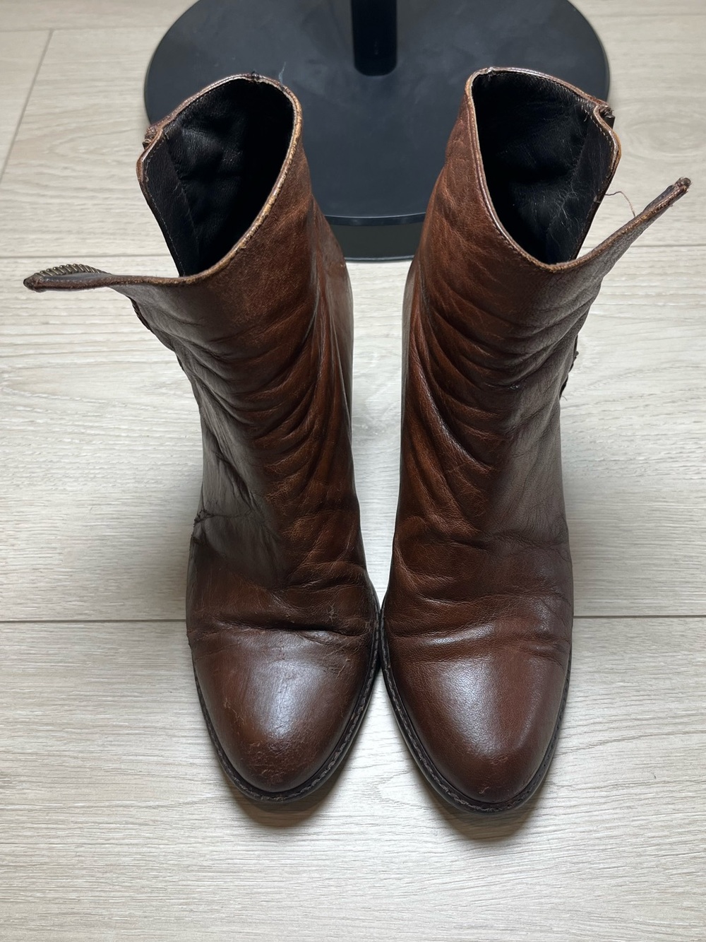 Stuart Weitzman Brown Leather Ankle Bootie Zip Round Toe Block Heel Size 6